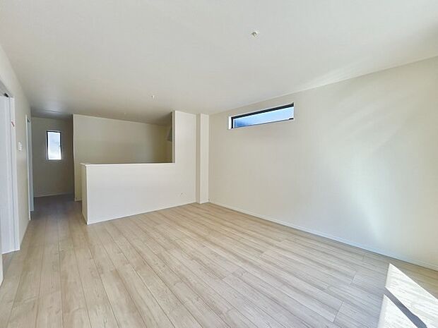 家族が一番集まる場所だから広々としつつも素敵な空間であって欲しい。皆がくつろぐリビングからキッチンまでが一つに繋がる空間。