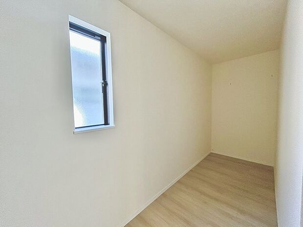 大容量のパントリーがございますので、非常食や食品のストックも沢山置けます。