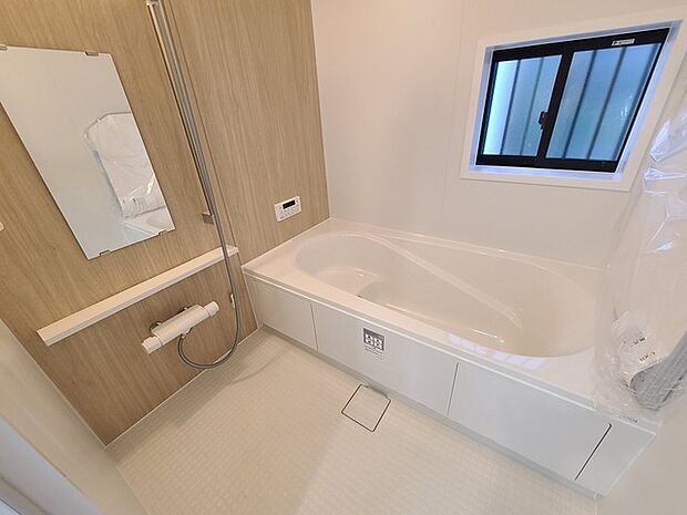 一緒にお風呂に入っている子供達の声がリビングまで聞こえてきそうな広々とした1坪バス