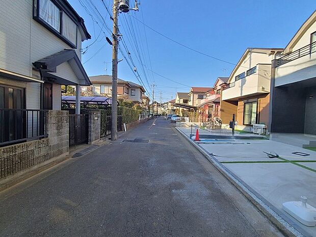 戸建てが立ち並ぶ静かな住宅街。四季折々の移り変わりを感じながら自然と楽しみ、暮らす、そんな毎日を日々の中で感じられる住環境 