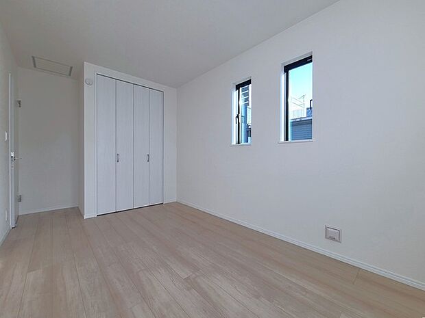 大容量クローゼット付き！家族の成長と共に増える荷物もスッキリ収納。 