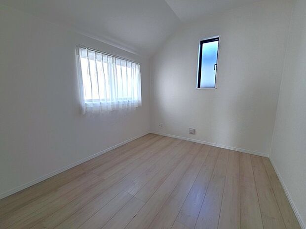 2面採光を確保した明るい室内は、爽やかな風を感じる居心地の良い空間です。 