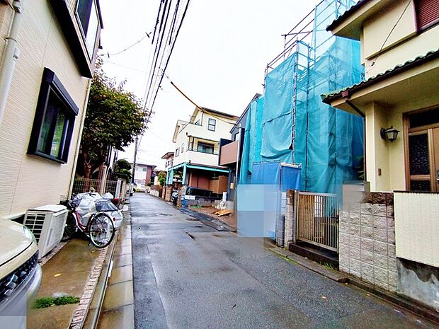 戸建てが立ち並ぶ静かな住宅街。四季折々の移り変わりを感じながら自然と楽しみ、暮らす、そんな毎日を日々の中で感じられる住環境