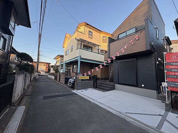 戸建てが立ち並ぶ静かな住宅街。四季折々の移り変わりを感じながら自然と楽しみ、暮らす、そんな毎日を日々の中で感じられる住環境
