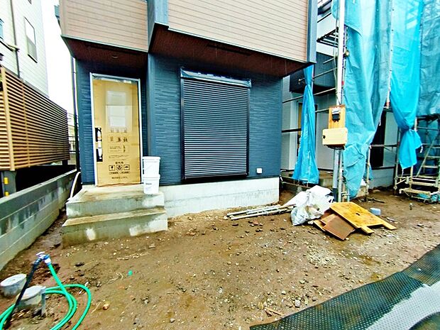 カースペースは1台駐車できます。車庫の出し入れのしやすさなど、実際に現地にてご確認ください。