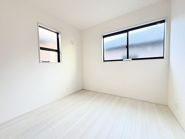 2面採光を確保した明るい室内は、爽やかな風を感じる居心地の良い空間です。