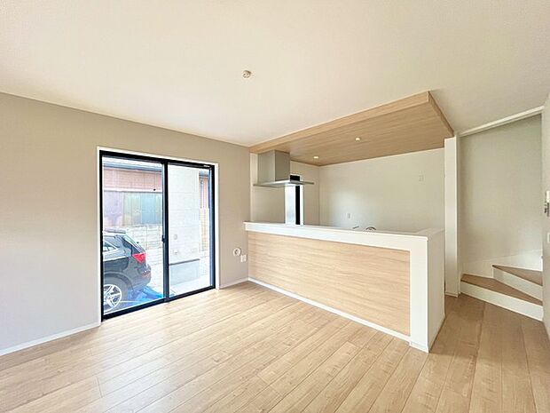 家族が一番集まる場所だから広々としつつも素敵な空間であって欲しい。皆がくつろぐリビングからキッチンまでが一つに繋がる空間。 