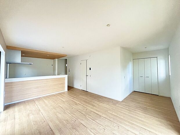 リビングは家具の配置も思いのまま。自由度が高い設計です。 