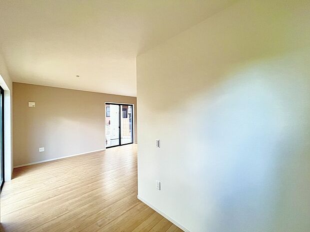 夕食の時間。家族、友人、両親、親戚との会話がより料理を美味しくしてくれる。あっという間に時間が過ぎてしまう居心地の良さは、普段はほっとする空間としてここにあります。 