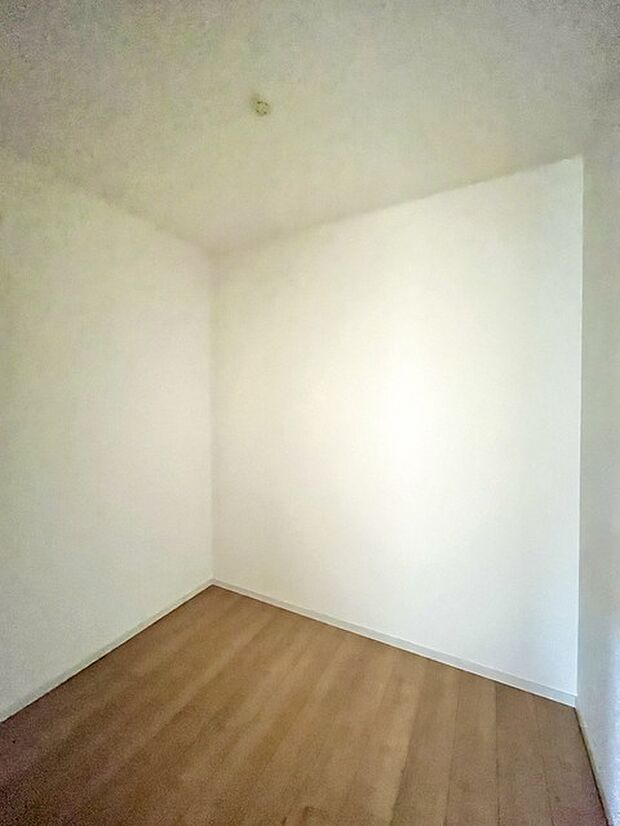 広々収納で、仕事着、普段着をまとめて収納できます。 