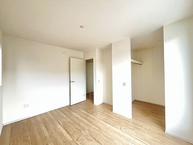 収納で悩む時間をなくしたい。家族の衣服が多くても頼もしいWIC（ウォークインクローゼット） 