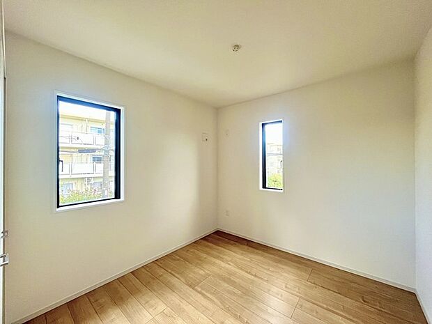 2面採光を確保した明るい室内は、爽やかな風を感じる居心地の良い空間です。 