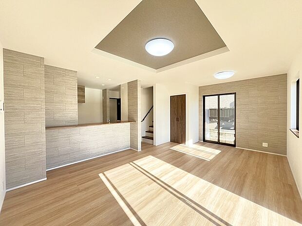 夕食の時間。家族、友人、両親、親戚との会話がより料理を美味しくしてくれる。あっという間に時間が過ぎてしまう居心地の良さは、普段はほっとする空間としてここにあります。