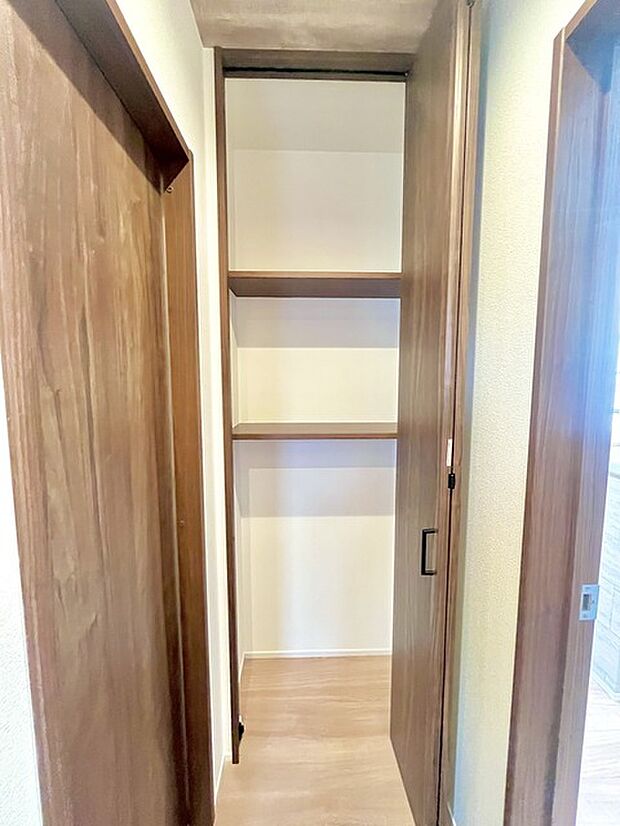 土間収納付きでベビーカーやゴルフバック、お子様のおもちゃもスッキリ収納できます。