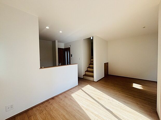 夕食の時間。家族、友人、両親、親戚との会話がより料理を美味しくしてくれる。あっという間に時間が過ぎてしまう居心地の良さは、普段はほっとする空間としてここにあります。 