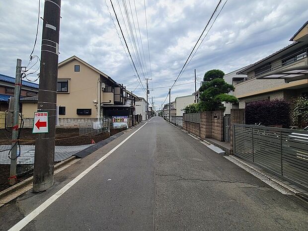 戸建てが立ち並ぶ静かな住宅街。四季折々の移り変わりを感じながら自然と楽しみ、暮らす、そんな毎日を日々の中で感じられる住環境