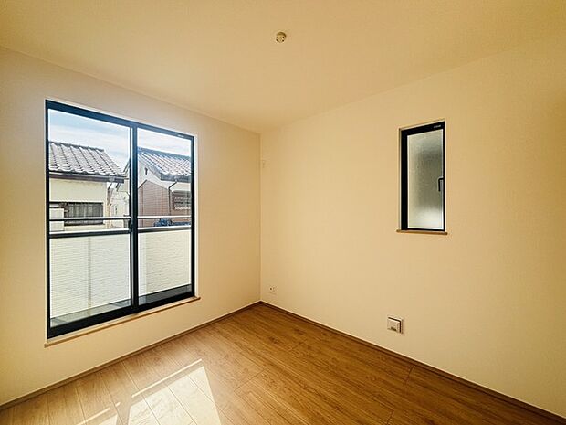 2面採光を確保した明るい室内は、爽やかな風を感じる居心地の良い空間です。 