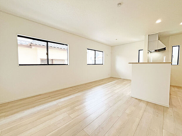 夕食の時間。家族、友人、両親、親戚との会話がより料理を美味しくしてくれる。あっという間に時間が過ぎてしまう居心地の良さは、普段はほっとする空間としてここにあります。