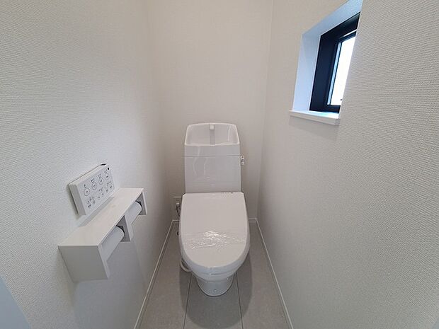 1.2階にそれぞれトレイがございます。朝の混雑時に分散して利用できるほか、ゲスト用としても使い分けることもできます。 