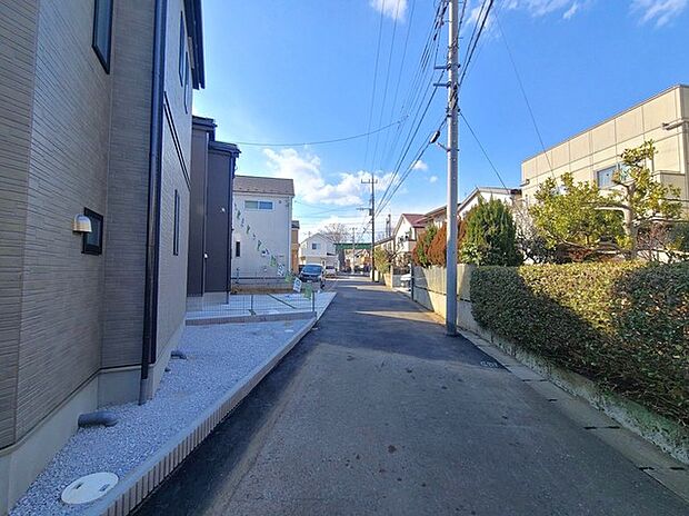 戸建てが立ち並ぶ静かな住宅街。四季折々の移り変わりを感じながら自然と楽しみ、暮らす、そんな毎日を日々の中で感じられる住環境 