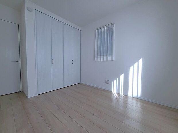 大容量クローゼット付き！家族の成長と共に増える荷物もスッキリ収納。 