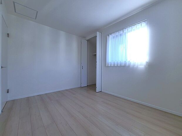 大容量クローゼット付き！家族の成長と共に増える荷物もスッキリ収納。 