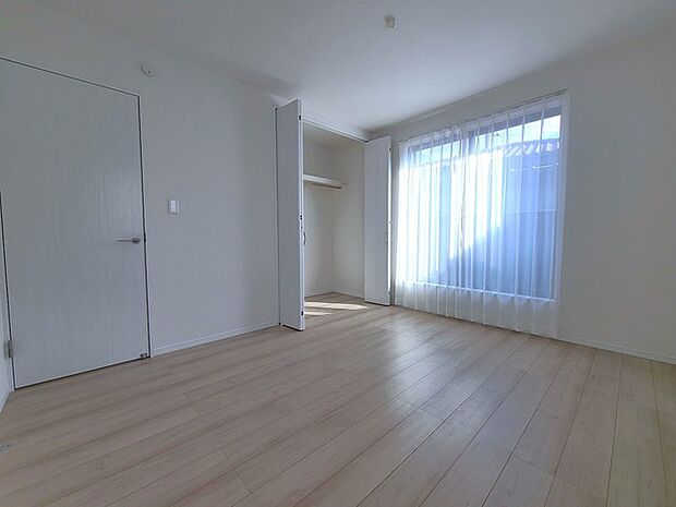 大容量クローゼット付き！家族の成長と共に増える荷物もスッキリ収納。 