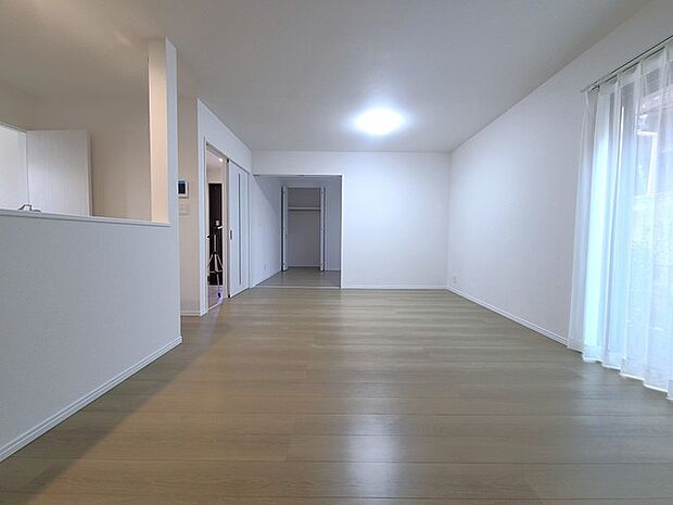 夕食の時間。家族、友人、両親、親戚との会話がより料理を美味しくしてくれる。あっという間に時間が過ぎてしまう居心地の良さは、普段はほっとする空間としてここにあります。 