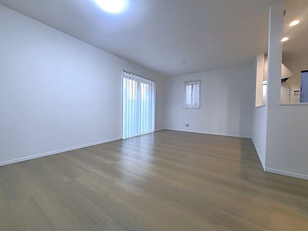 夕食の時間。家族、友人、両親、親戚との会話がより料理を美味しくしてくれる。あっという間に時間が過ぎてしまう居心地の良さは、普段はほっとする空間としてここにあります。 