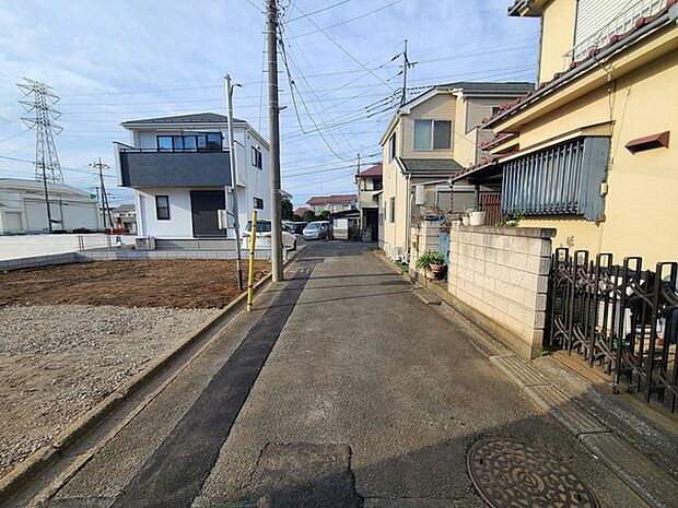 戸建てが立ち並ぶ静かな住宅街。四季折々の移り変わりを感じながら自然と楽しみ、暮らす、そんな毎日を日々の中で感じられる住環境