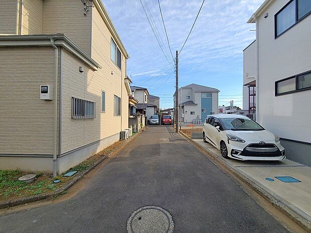 戸建てが立ち並ぶ静かな住宅街。四季折々の移り変わりを感じながら自然と楽しみ、暮らす、そんな毎日を日々の中で感じられる住環境