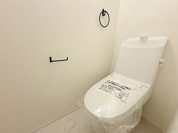 1.2階にそれぞれトレイがございます。朝の混雑時に分散して利用できるほか、ゲスト用としても使い分けることもできます。