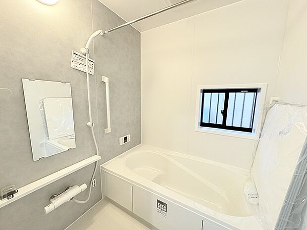 花粉や雨の日、寒い冬の時期に嬉しい浴室乾燥機。換気機能で入浴時に湿気を換気しカビの防止にもなります。