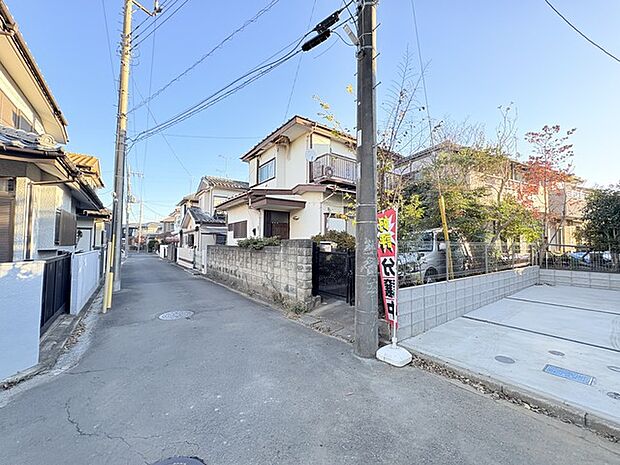 戸建てが立ち並ぶ静かな住宅街。四季折々の移り変わりを感じながら自然と楽しみ、暮らす、そんな毎日を日々の中で感じられる住環境