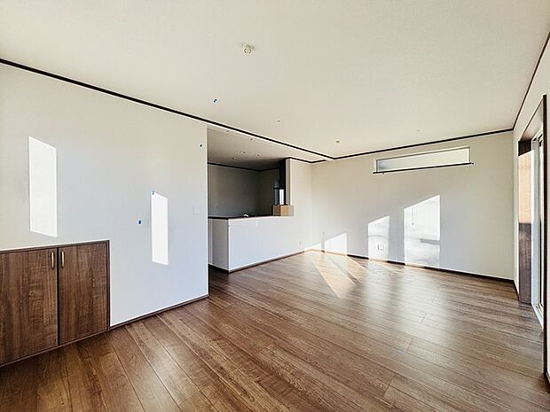 夕食の時間。家族、友人、両親、親戚との会話がより料理を美味しくしてくれる。あっという間に時間が過ぎてしまう居心地の良さは、普段はほっとする空間としてここにあります。 