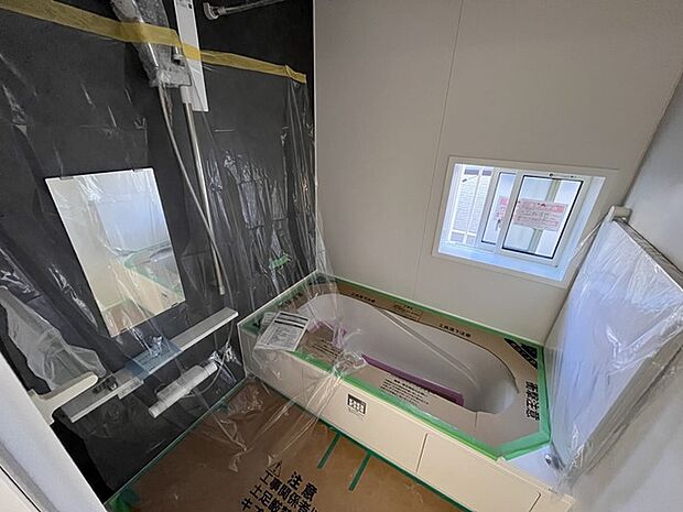 一緒にお風呂に入っている子供達の声がリビングまで聞こえてきそうな広々とした1坪バス 