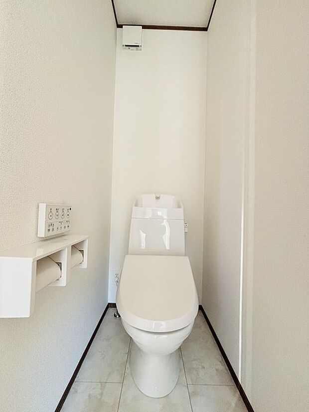 1.2階にそれぞれトレイがございます。朝の混雑時に分散して利用できるほか、ゲスト用としても使い分けることもできます。 