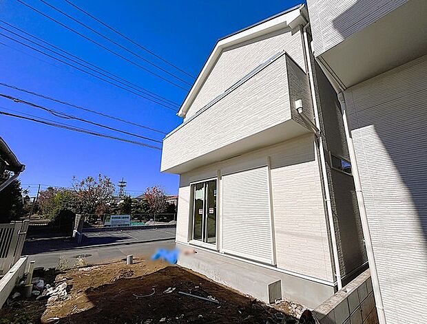 戸建てが立ち並ぶ静かな住宅街。四季折々の移り変わりを感じながら自然と楽しみ、暮らす、そんな毎日を日々の中で感じられる住環境 