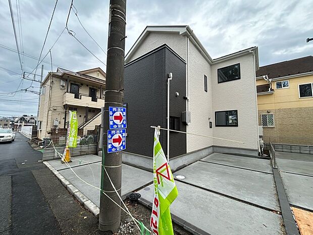 戸建てが立ち並ぶ静かな住宅街。四季折々の移り変わりを感じながら自然と楽しみ、暮らす、そんな毎日を日々の中で感じられる住環境 