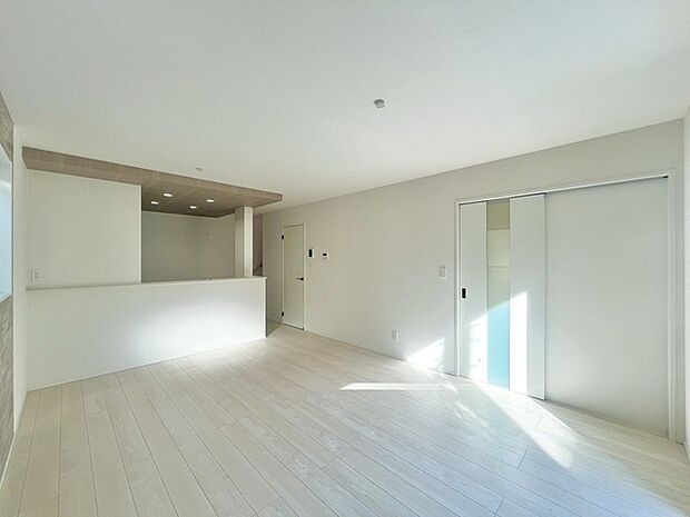 リビングは家具の配置も思いのまま。自由度が高い設計です。 