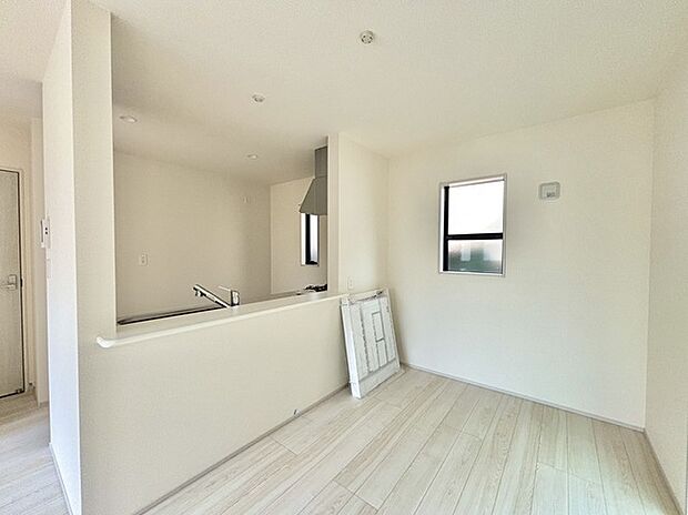 家族が一番集まる場所だから広々としつつも素敵な空間であって欲しい。皆がくつろぐリビングからキッチンまでが一つに繋がる空間。 