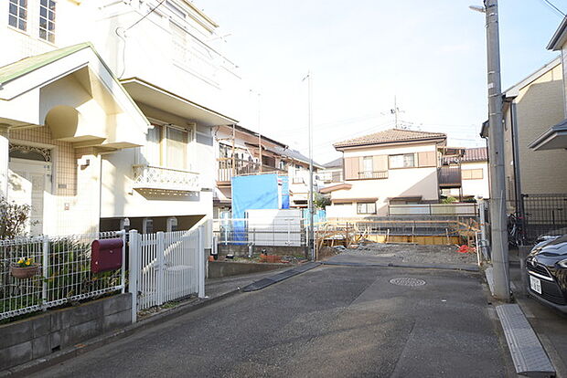 セカンドカーや来客時にも便利なカースペース2台分ございます。