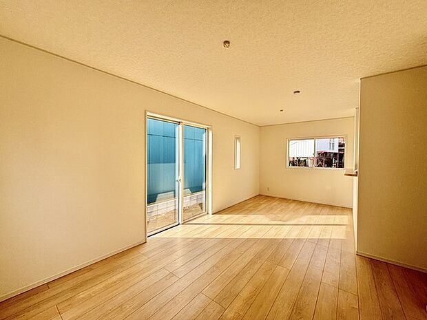 家族が一番集まる場所だから広々としつつも素敵な空間であって欲しい。皆がくつろぐリビングからキッチンまでが一つに繋がる空間。