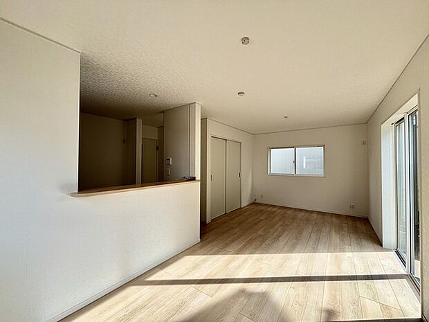 いつも家族の集まるリビングは広々とした16.2帖。通風・採光にも優れ、心安らぐ風と光がたえない空間。汎用性に富んだ居住スペースと、高揚感さえも与えてくれる住空間です。