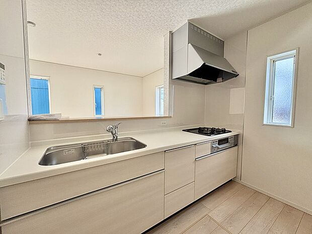 キッチンはオープンカフェスタイルだからリビングとの一体感はバッチリ。毎日のお料理時間も楽しくなりそうです。