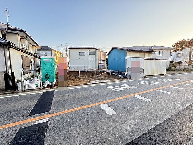 セカンドカーや来客時にも便利なカースペース3台分ございます。