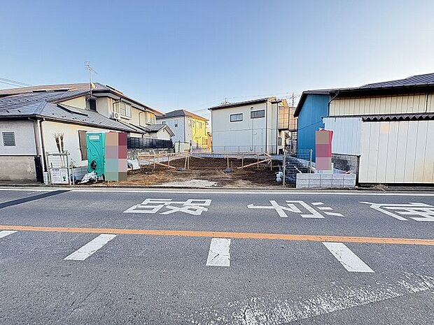 小学校まで歩いて約6分の距離です。