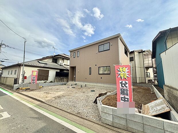 セカンドカーや来客時にも便利なカースペース3台分ございます。 