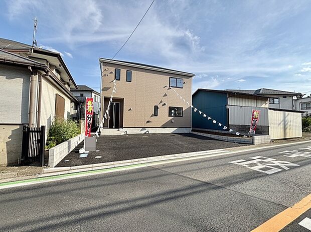 周辺の街並み 7.2m幅員の道路に面しておりお車の運転が苦手な方でも安心して出入りいただけます。