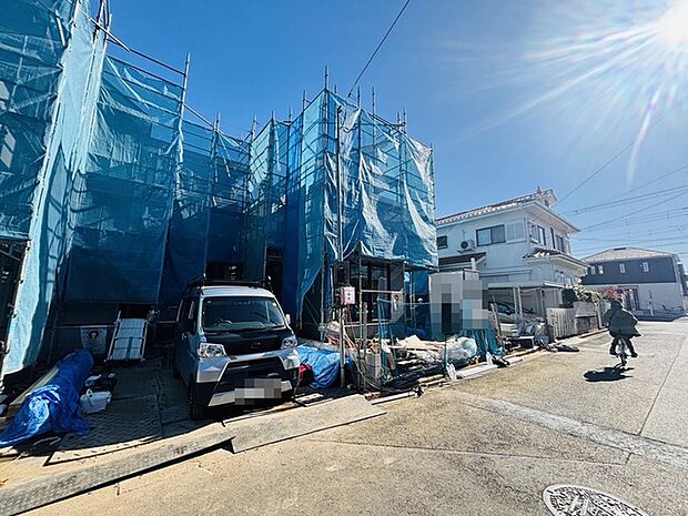 戸建てが立ち並ぶ静かな住宅街。四季折々の移り変わりを感じながら自然と楽しみ、暮らす、そんな毎日を日々の中で感じられる住環境 